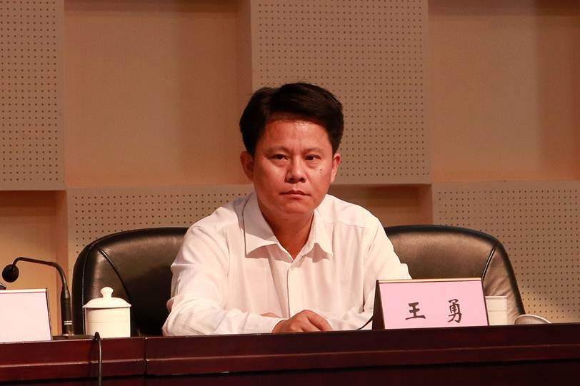 说明: F:\7月14日 2017广东省高等职业院校教学工作会议在必赢官网举行\选\顺德区委常委王勇出席会议.JPG