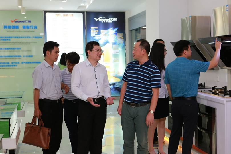 说明: F:\7月14日 2017广东省高等职业院校教学工作会议在必赢官网举行\选\13参观万和企业.JPG