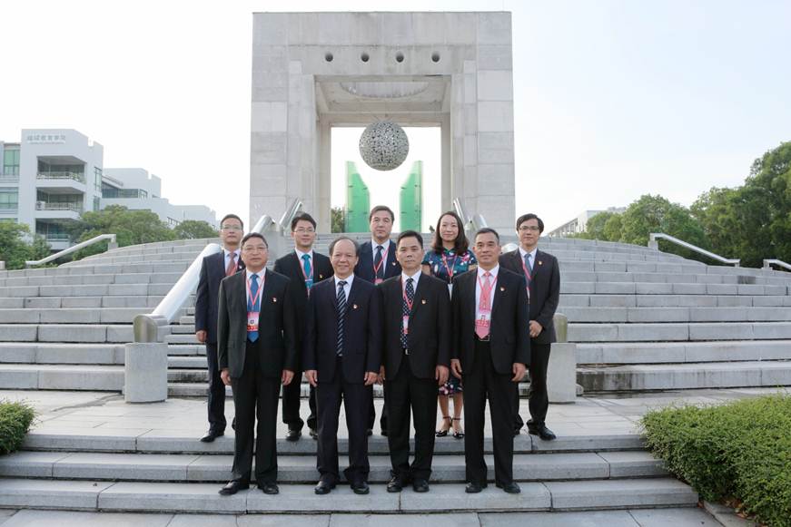 说明: F:\Users\Administrator\Desktop\学校党代会\党代会\合影\中共366net必赢手机版第一届委员会全体委员合影.jpg