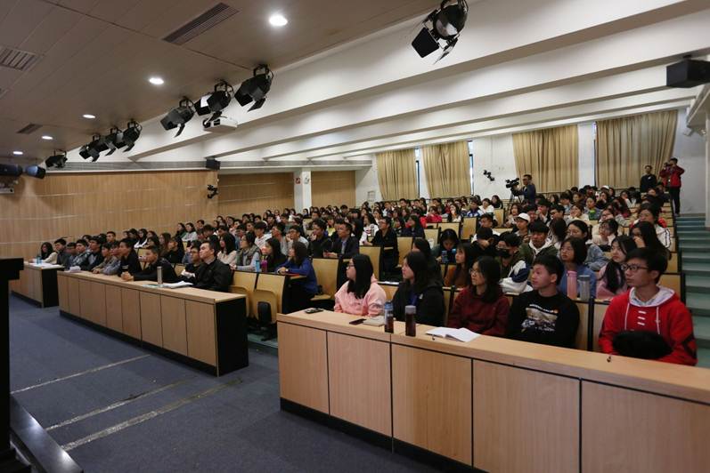 说明: D:\2018年新闻\12月18日 必赢官网组织收看纪念改革开放四十周年大会\选\6.JPG