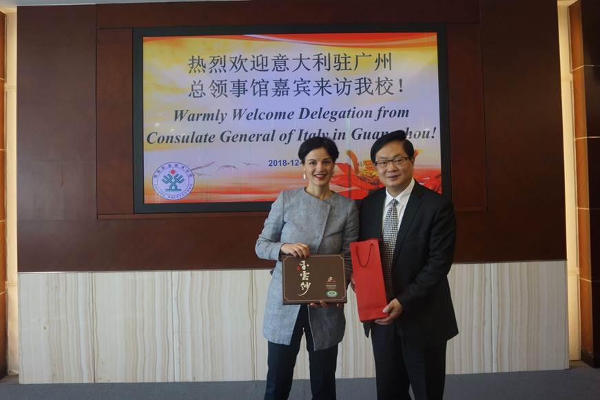 说明: D:\2018年新闻\20181217意大利驻广州总领事馆代表团来必赢官网洽谈合作\20181217意大利驻广州总领事馆代表团来必赢官网洽谈合作\DSC08811.JPG