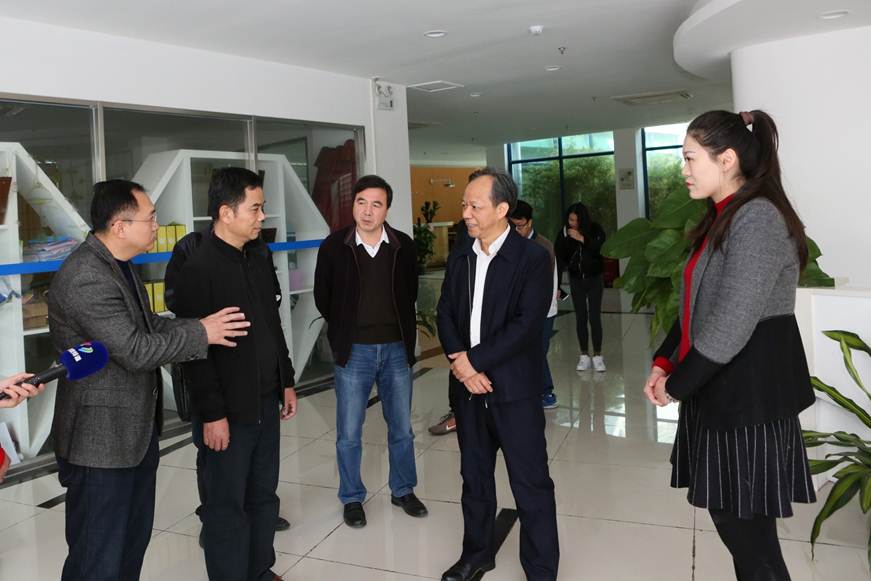 说明: D:\2019年新闻\1月19日 郭文海书记来必赢官网调研\选\3.JPG