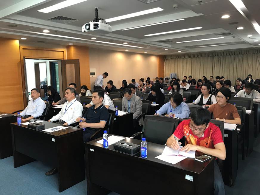 说明: F:\Users\Administrator\Desktop\Re_ 必赢官网行政二党总支召开换届选举党员大会-投学院要闻\会议现场.jpg