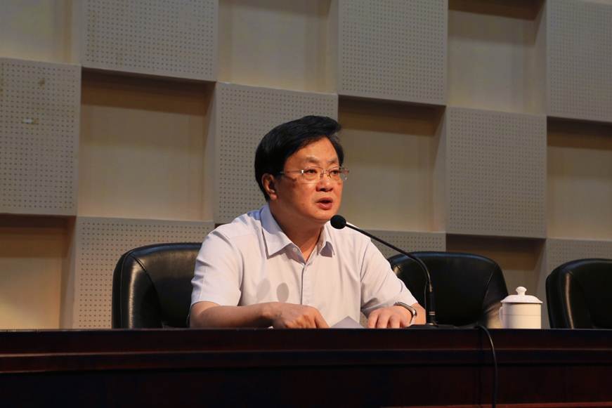 说明: D:\2019年新闻\4月18日 必赢官网举行首届科技工作大会\选\13夏伟校长作总结讲话.JPG