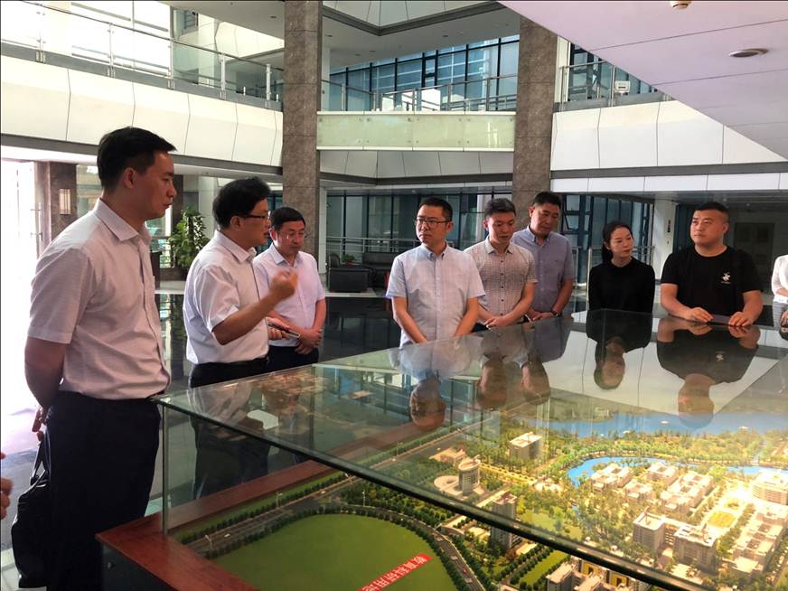 说明: D:\2019年新闻\5月16日 四川省凉山州雷波县党政代表团到学习考察\学校情况简介.jpg