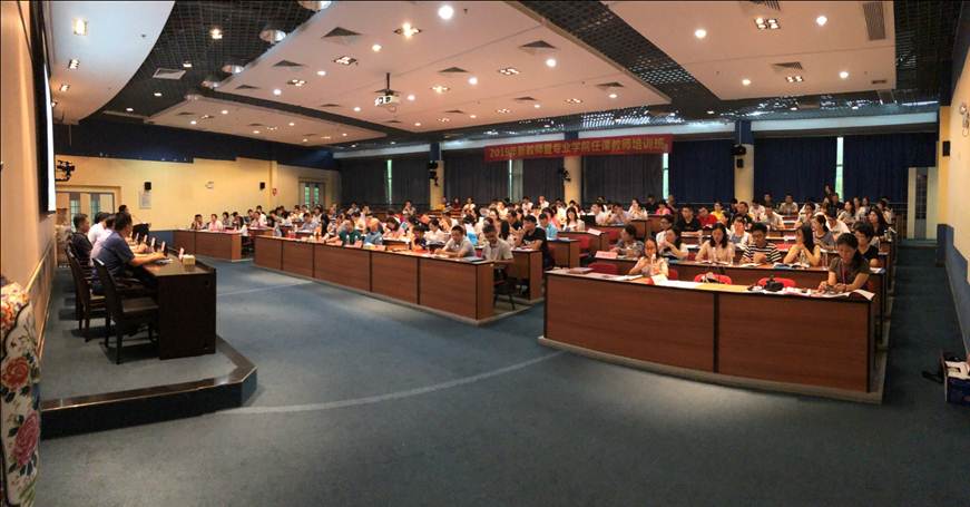 说明: D:\2019年新闻\必赢官网成功举办2019年新教师暨专业学院任课教师培训班\03培训现场.JPG