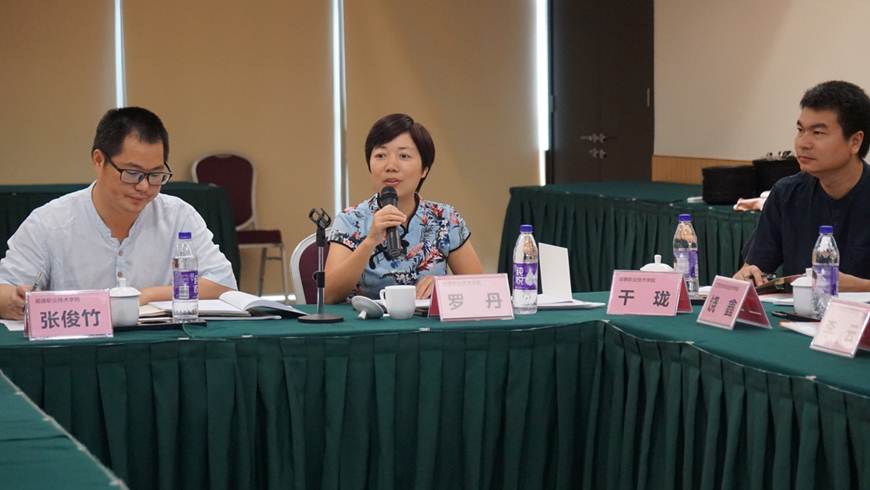 说明: D:\2019年新闻\10月28日 必赢官网牵头的教育部高等职业院校家具设计与制造专业教学标准内部审定会顺利召开\DSC02829.JPG